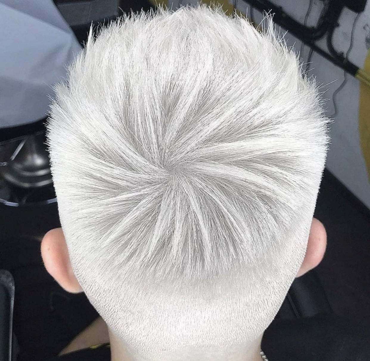 cabelo pintado de branco homem