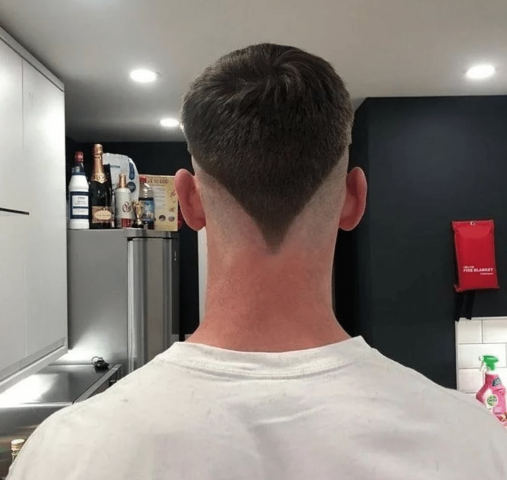 corte de cabelo masculino com v atras
