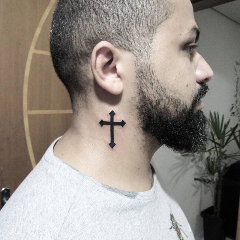 Tatuagens de cruz masculina
