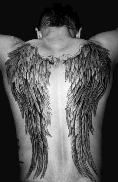 Tatuagem nas Costas Masculina de asas angelicas apontando para baixo